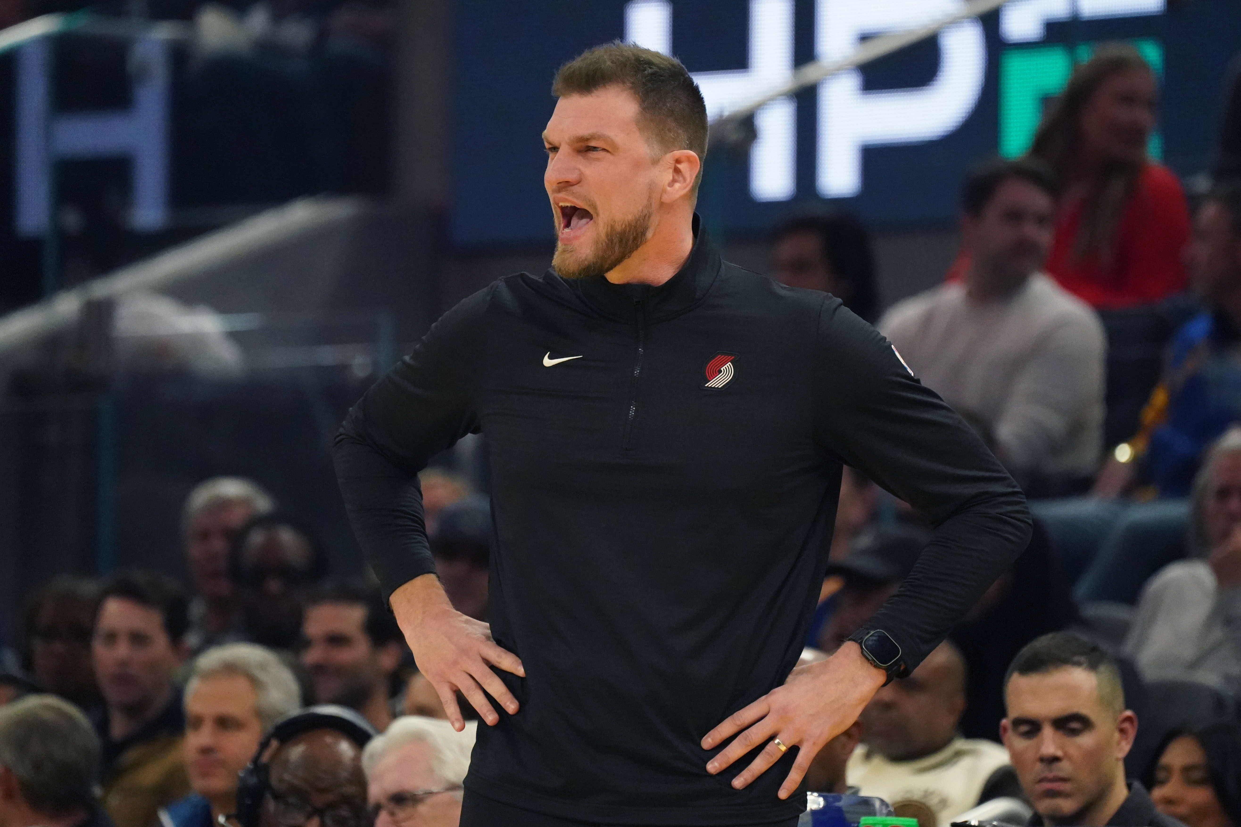 开云公司-Stein：开拓者或在休赛期更换主教练 新老板在评估教练团队